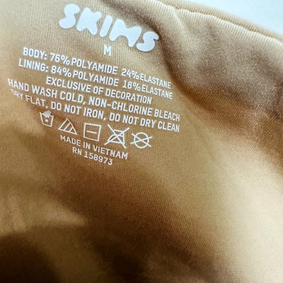 SKIMS Tan Seamless Bandeau Bra - Picture 6 of 7